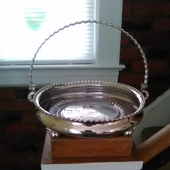 Silverplated Bride's Basket - Picture 3 of 11
